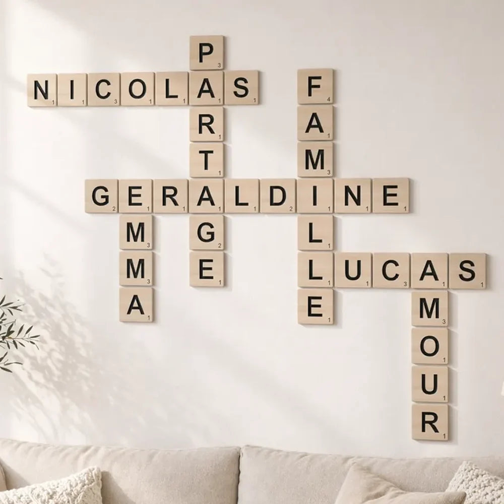 Lettres murales en bois avec prénoms croisés façon Scrabble